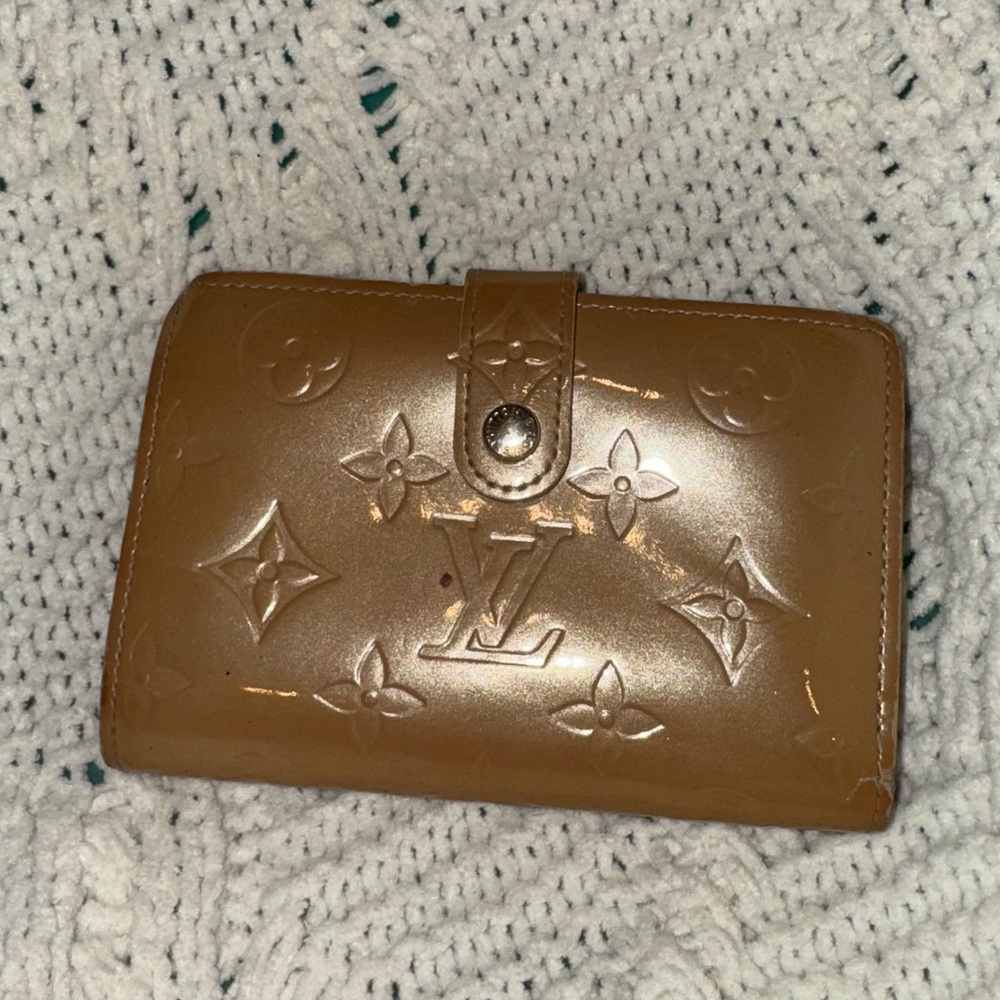 Louis Vuitton Vernis Tan kiss lock